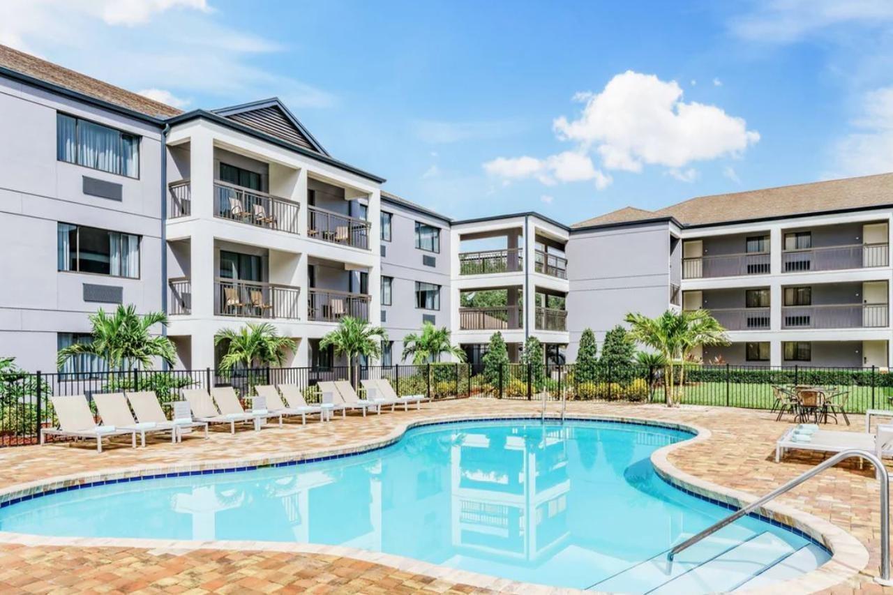 Courtyard By Marriott Orlando Lake Buena Vista At Vista Centre Exterior foto
